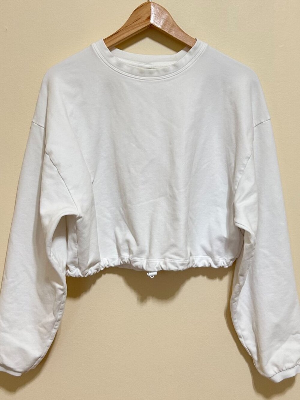 Aritzia Babaton Cropped Oversized Sweatshirt White Size M